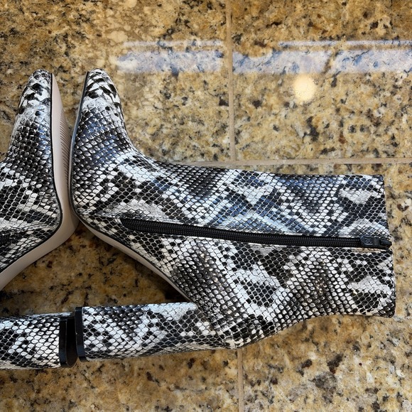 PrettyLittleThing Black Snake High Point Ankle Boot Block Heel Shoes Womens 7 - Picture 7 of 15